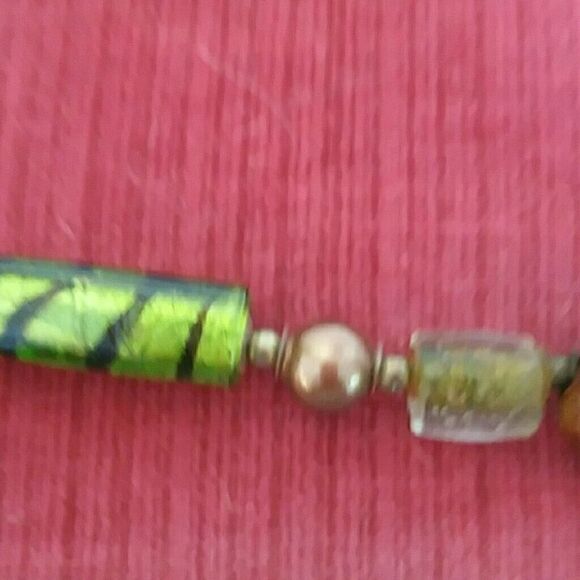 FUN GORGEOUS GREEN BEADS NECKLACE - Picture 4 of 7